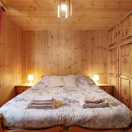 La Maison Du Bonheur Lillaz Apartment