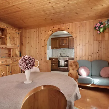 La Maison Du Bonheur Lillaz Apartment
